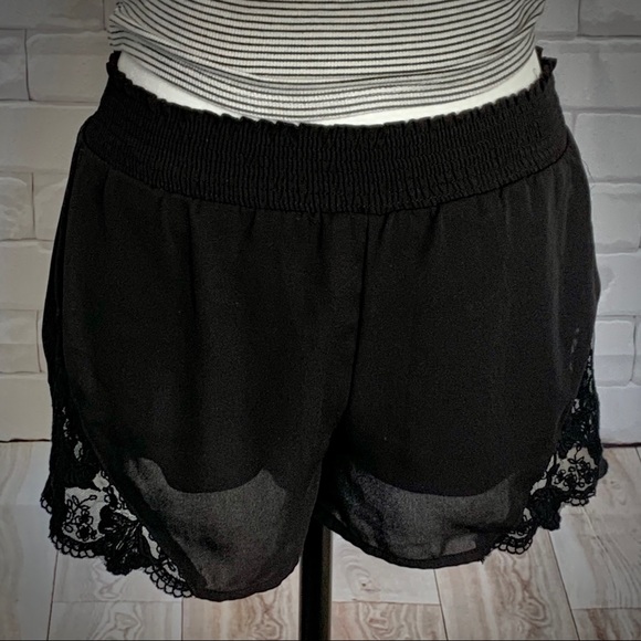 4 for $20 🖤 FOREVER 21 Lace Trim Shorts - Picture 2 of 5